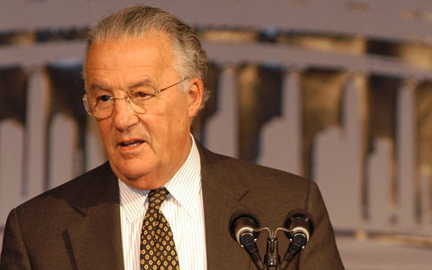 Απεβίωσε ο Ελληνοαμερικανός πρώην Γερουσιαστής Πολ Σαρμπάνης