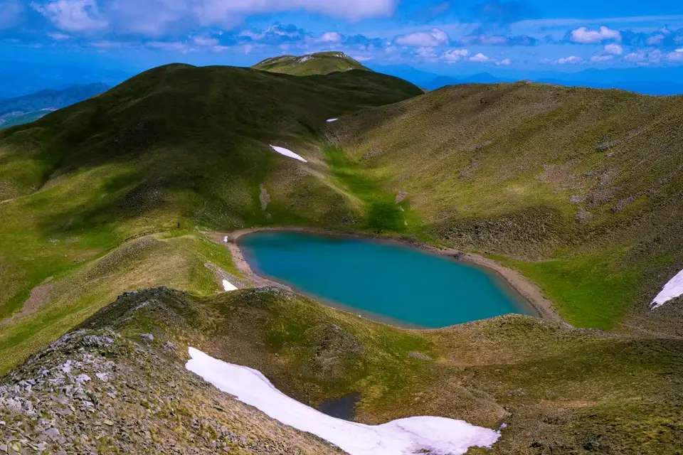 Το Google Maps εμφανίζει τη λίμνη Γκιστόβα σαν αλβανικό έδαφος