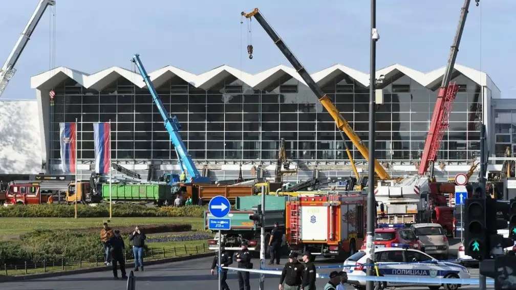 Σερβία: Οκτώ νεκροί από κατάρρευση τμήματος της οροφής στον σιδηροδρομικό σταθμό στο Νόβι Σαντ