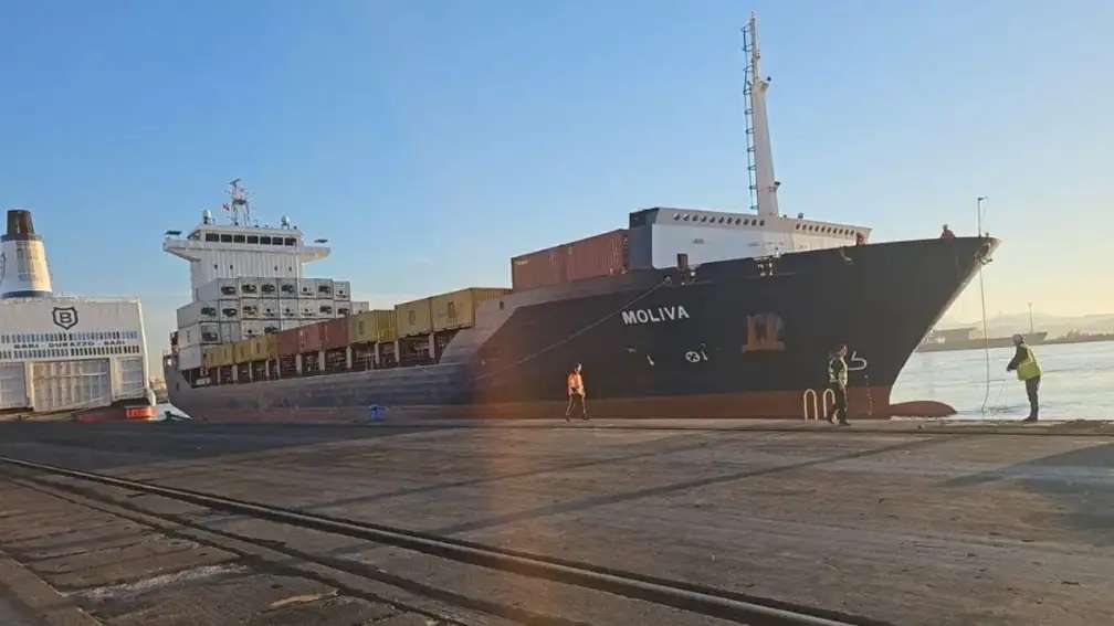 Στο Πόρτο Ρομάνο μεταφέρθηκαν τα κοντέινερ με βιομηχανικά απόβλητα που θεωρούνται ύποπτα ως τοξικά