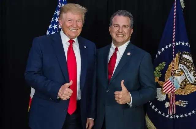 Ο Τραμπ ενθαρρύνει τον ομογενή Τζίμι Πατρώνη για το Κογκρέσο