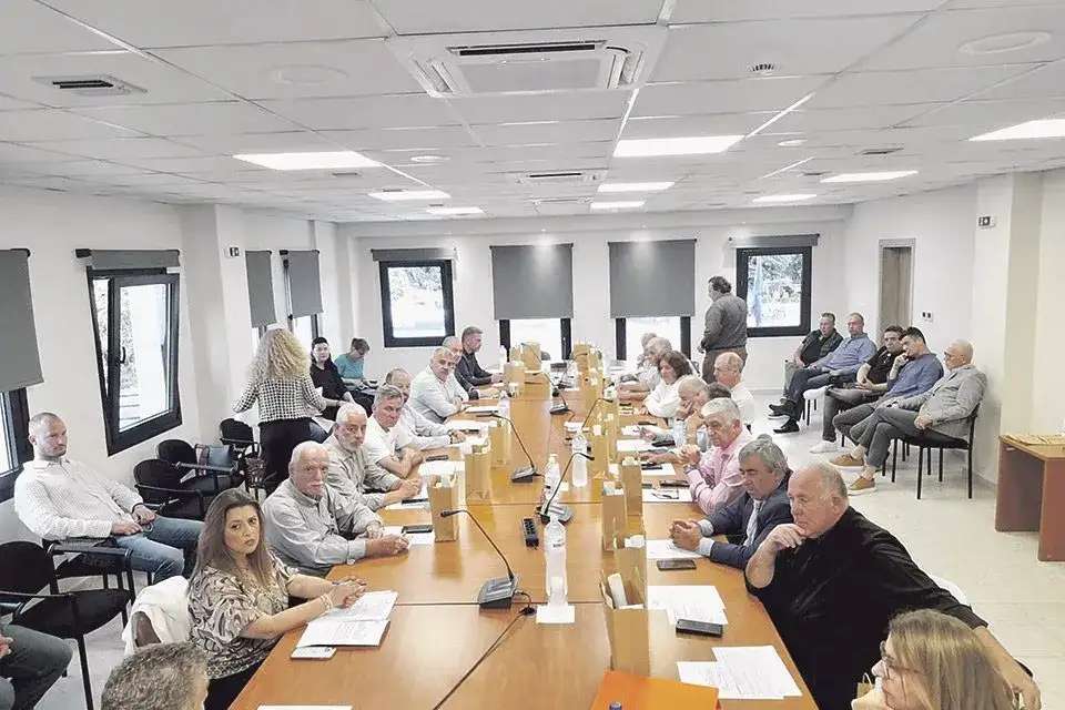 Δωρεά παιδικών χαρών σε Γεωργουτσάτες και Λύβενα από την ΠΕΔ Θεσσαλίας