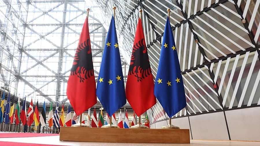 Η ΕΕ επιβραβεύει την Αλβανία με 100 εκατ. ευρώ για την ταχεία πρόοδο στις μεταρρυθμίσεις