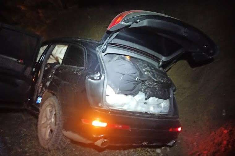 Κόνιτσα: Καταδίωξη και κατάσχεση 193 κιλών κάνναβης – Ο οδηγός εξαφανίστηκε στο σκοτάδι