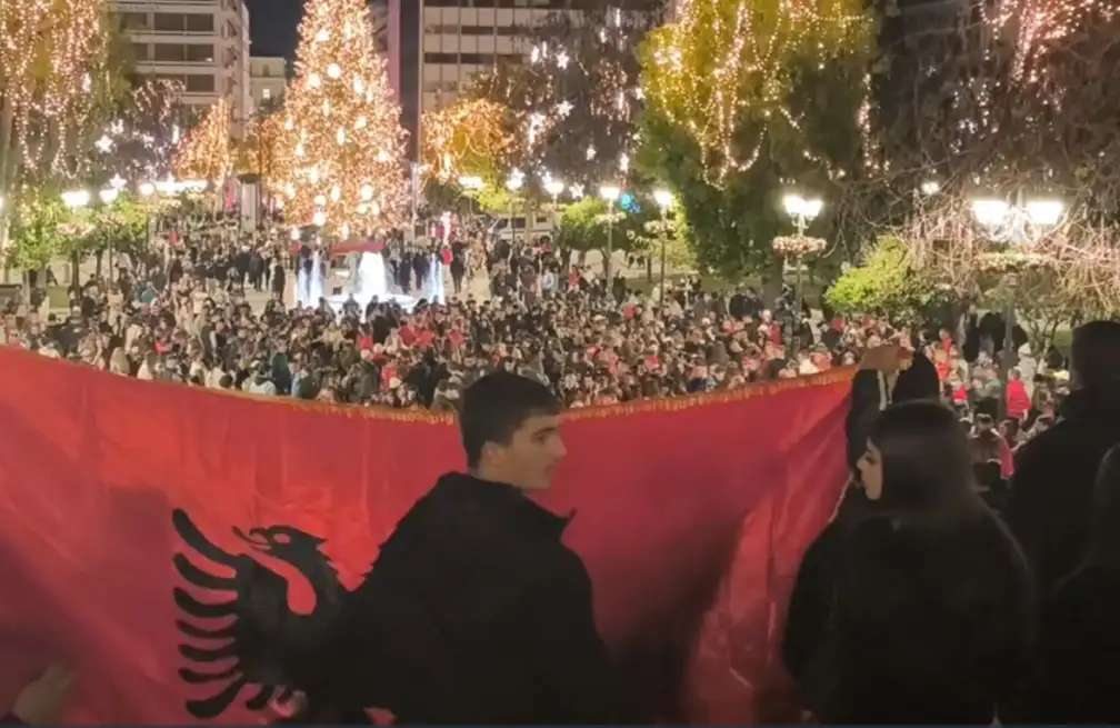 Αλβανοί γιόρτασαν την Ημέρα Ανεξαρτησίας σε Αθήνα – Σημαίες UCK στη Θεσσαλονίκη